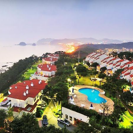 Hotel Resom Ocean Castle à Taean Extérieur photo